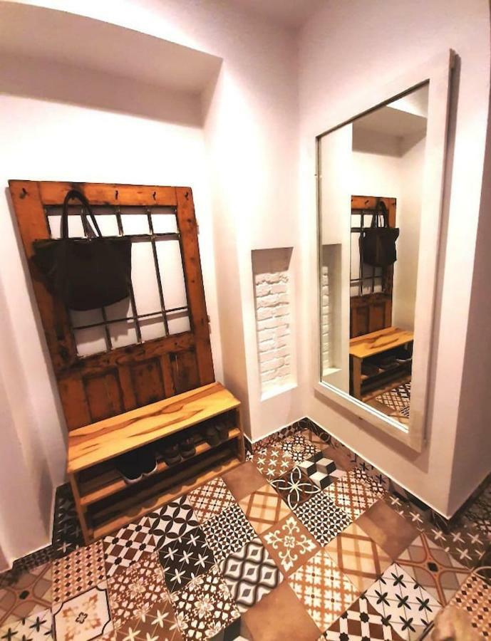 2 Bedroom Apartment Near Heroes Square Budapest Bagian luar foto