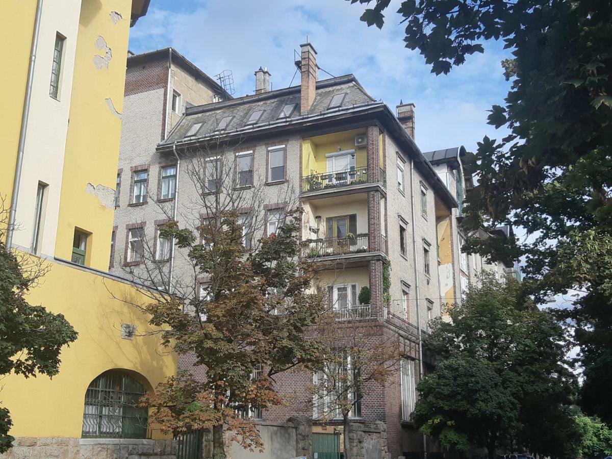 2 Bedroom Apartment Near Heroes Square Budapest Bagian luar foto