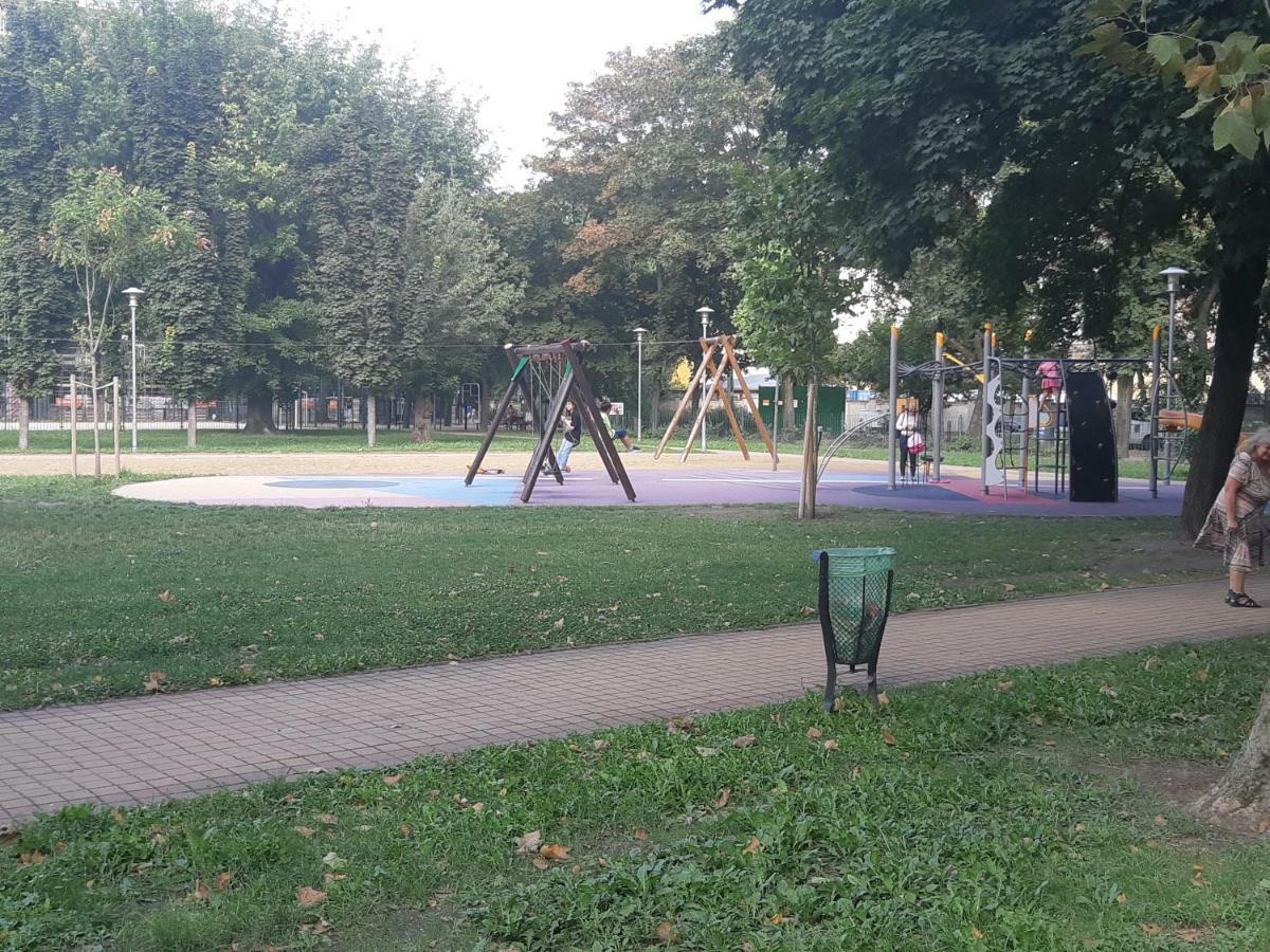 2 Bedroom Apartment Near Heroes Square Budapest Bagian luar foto