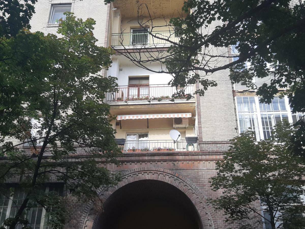 2 Bedroom Apartment Near Heroes Square Budapest Bagian luar foto
