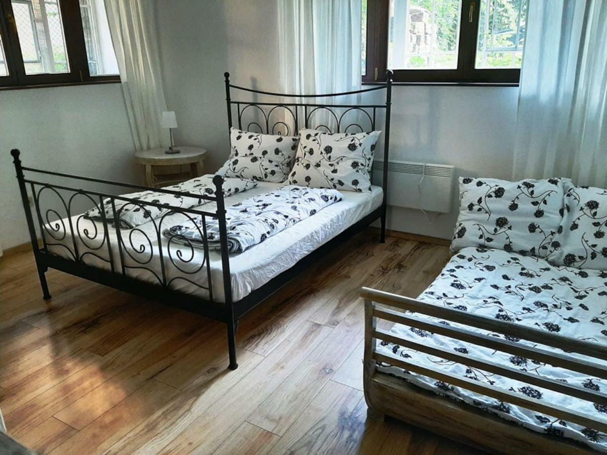 2 Bedroom Apartment Near Heroes Square Budapest Bagian luar foto